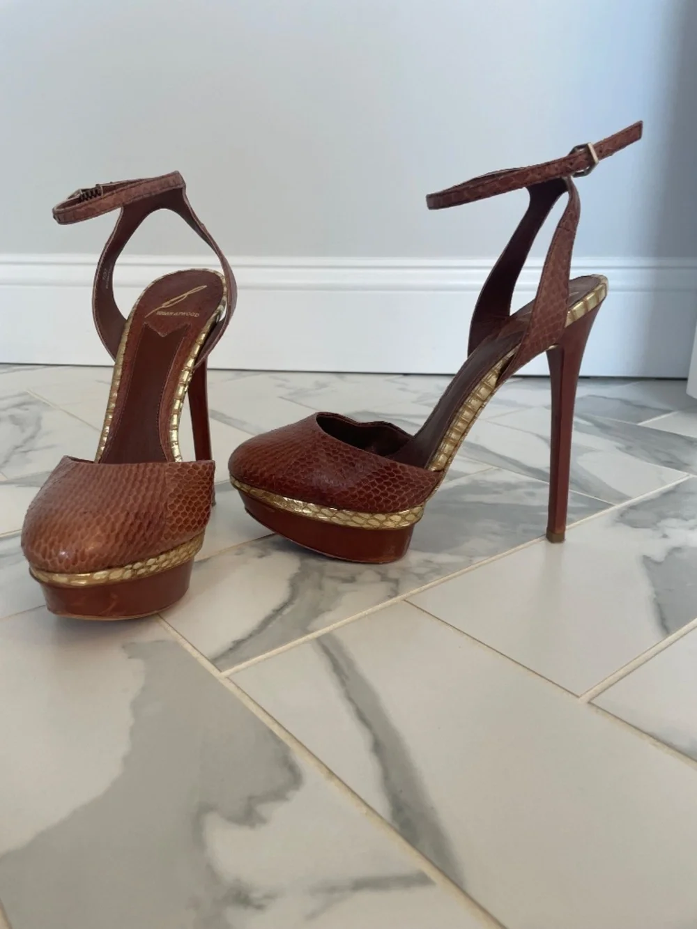 Brian Atwood 7/37 Fontenay Snakeskin Platform Ankle Strap Heels Brown Gold